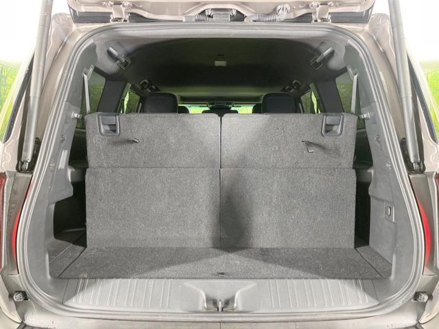 ���i�̂���������ʋ΁A���}���ɏ\���ȉ׎��X�y�[�X���m�ۂ��Ă���܂��B�Z�J���h�V�[�g��|���ƁA�傫�ȉו��̐ύڂ��\�ł���