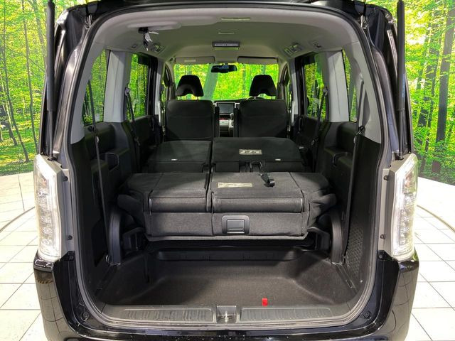 ���i�̂���������ʋ΁A���}���ɏ\���ȉ׎��X�y�[�X���m�ۂ��Ă���܂��B�Z�J���h�V�[�g��|���ƁA�傫�ȉו��̐ύڂ��\�ł���