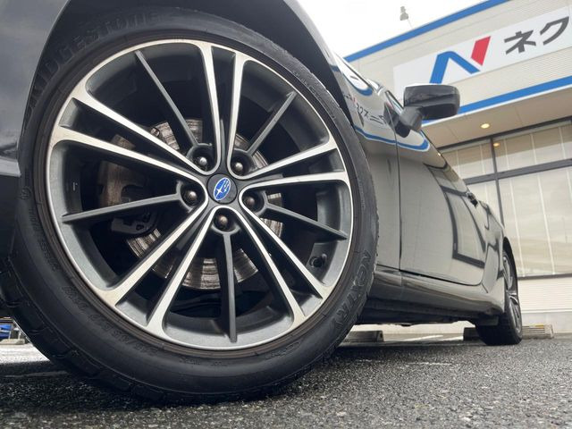 �y����17�C���`�A���~�z�C�[���z�O�ςɃ}�b�`���������A���~�z�C�[���𑕒����Ă���܂��B�e��ЊO�A���~�z�C�[����A�X�^�b�h���X�^�C�����戵�����Ă���܂��B���񂲑��k����������