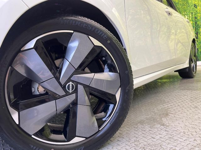 �y����17�C���`�A���~�z�C�[���z�O�ςɃ}�b�`���������A���~�z�C�[���𑕒����Ă���܂��B�e��ЊO�A���~�z�C�[����A�X�^�b�h���X�^�C�����戵�����Ă���܂��B���񂲑��k����������