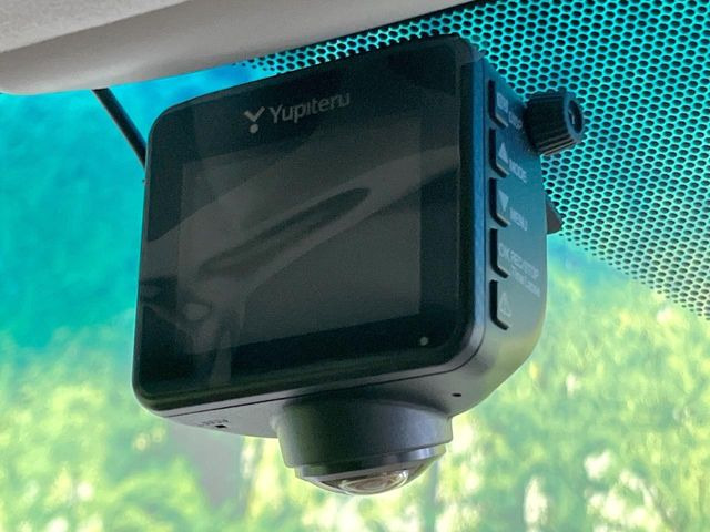 【ドライブレコーダー】ドライブレコーダー装備!走行中はもちろん、あおり運転や事故に遭遇した際、映像で記録し、万一のリスクに備えます。※記録用SDカードはお客様ご自身でご準備いただく必要があります。