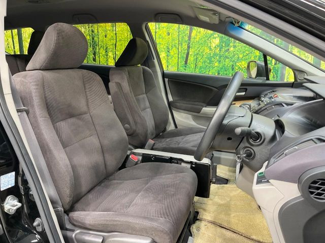 運転席シート廻りは使用感も少なく、良好な状態となっています。前オーナー様が丁寧に使っていたことがよくわかりますね。