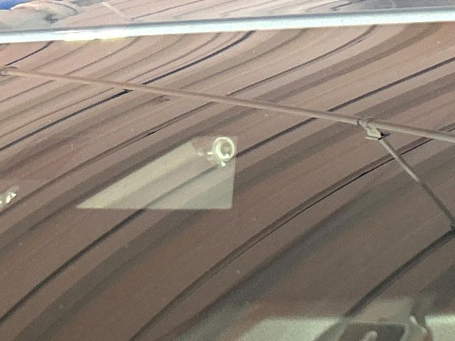 【i-ACTIVESENSE】走行中に前方の車両等を認識し、衝突しそうな時は警報とブレーキで衝突回避と被害軽減をアシスト。より安全にドライブをお楽しみいただけます。