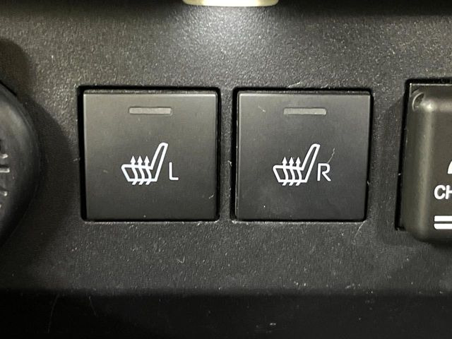 【シートヒーター】寒い日に重宝するシートヒーター!エアコンより早く温まってくれるので寒がりの人も安心ですね♪エアコンの温風は乾燥するから苦手、という方にもをおすすめです。