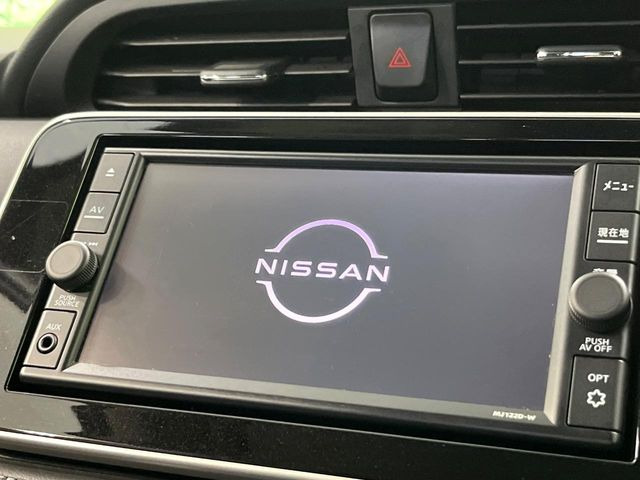 【純正ナビ】人気の純正ナビを装備。オーディオ機能も充実しており、Bluetooth接続すればお持ちのスマホやMP3プレイヤーの音楽を再生可能!毎日の運転がさらに楽しくなります!!