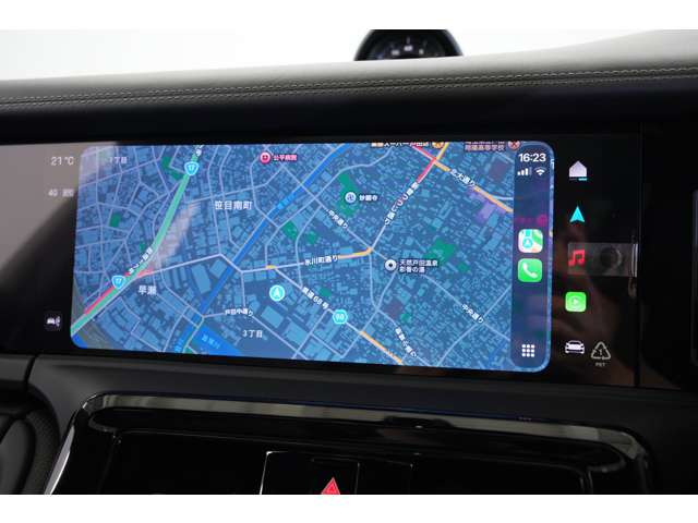 ・断熱遮音プライバシーガラス ￥243,000・シートベンチレーション(フロント) ￥159,000・ポルシェクレストエンボスヘッドレスト(フロント/リア)&コンフォートピラー(リア) ￥104,000