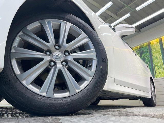 �y����17�C���`�A���~�z�C�[���z�O�ςɃ}�b�`���������A���~�z�C�[���𑕒����Ă���܂��B�e��ЊO�A���~�z�C�[����A�X�^�b�h���X�^�C�����戵�����Ă���܂��B���񂲑��k����������