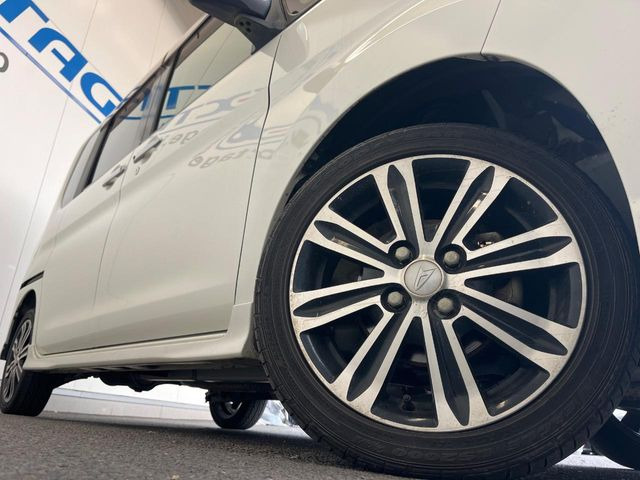 �y����15�C���`�A���~�z�C�[���z�O�ςɃ}�b�`���������A���~�z�C�[���𑕒����Ă���܂��B�e��ЊO�A���~�z�C�[����A�X�^�b�h���X�^�C�����戵�����Ă���܂��B���񂲑��k����������