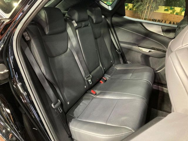 後部座席も気になるようなキズ・汚れやへたり等、大きなダメージはなく、良好な状態です。