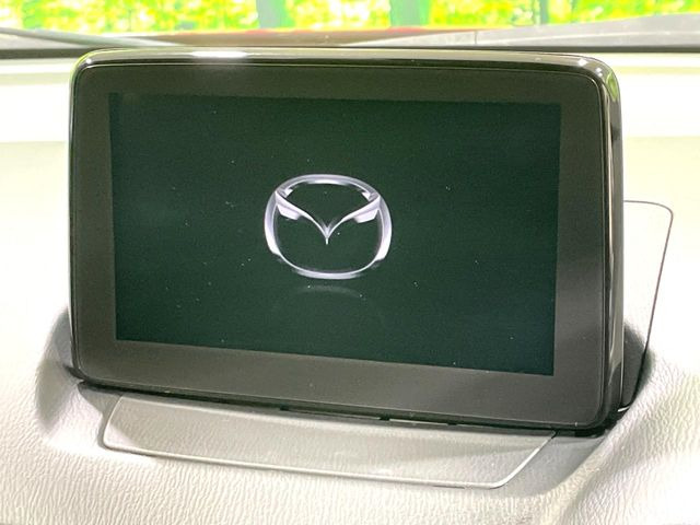 �y8�C���`�}�c�_�R�l�N�g�z�ԓ��̕��͋C�Ƀ}�b�`������^�̃f�B�X�v���C�B�X�}�z�ڑ��ł̃i�r�g�p��Bluetooth�Đ����A�l�X�ȋ@�\���y���߂܂��B�����I�ȃ_�C�������삪�\�ŁA�g��������ǍD�ł��B