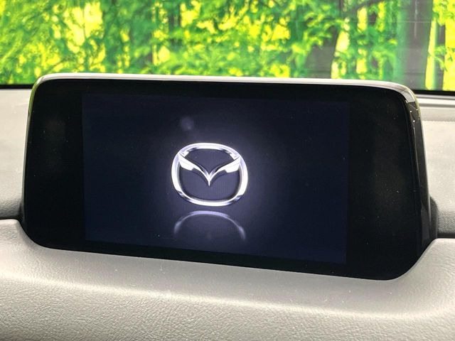 �y8�C���`�}�c�_�R�l�N�g�z�ԓ��̕��͋C�Ƀ}�b�`������^�̃f�B�X�v���C�B�X�}�z�ڑ��ł̃i�r�g�p��Bluetooth�Đ����A�l�X�ȋ@�\���y���߂܂��B�����I�ȃ_�C�������삪�\�ŁA�g��������ǍD�ł��B