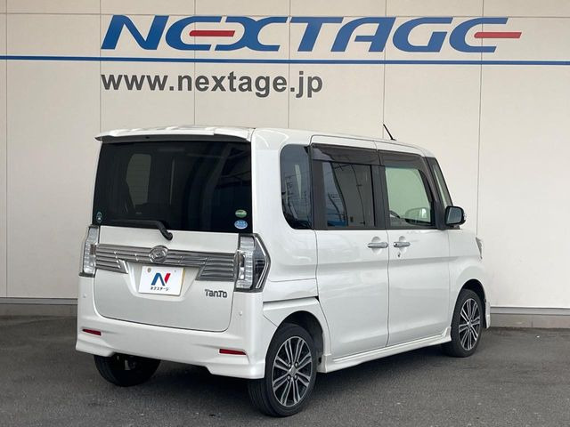 ��D�]�𒸂��Ă���܂��{�f�B�̒e�X�v���b�V���R�[�g���D�]��t���B�ʏ�̃K���X�R�[�g�ƈقȂ�A�ϋv�N��6�N�̖��@���K���X�R�[�e�B���O���A�{�f�B���L���C�ȏ�Ԃɕۂ��Ă���܂��B