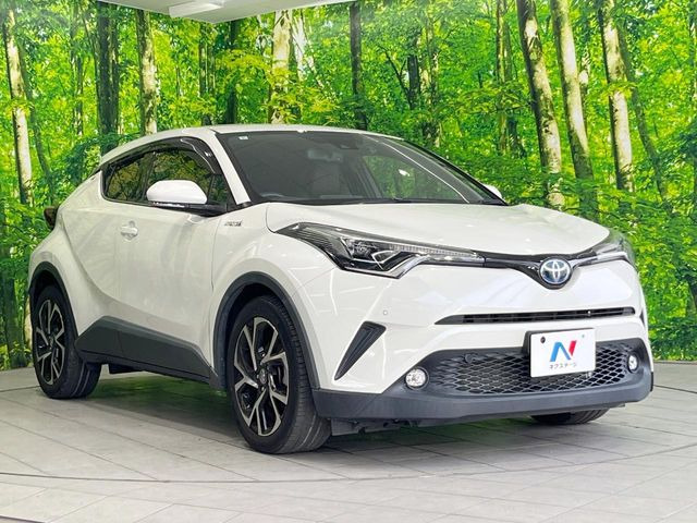 高透明度のガラス皮膜で撥水はもちろん、上質なツヤ・光沢を実現。紫外線や酸性雨から大切な愛車を保護し、色あせ・劣化を防止。「弾スプラッシュコート」、「弾プリミッサコート」からお選びいただけます。