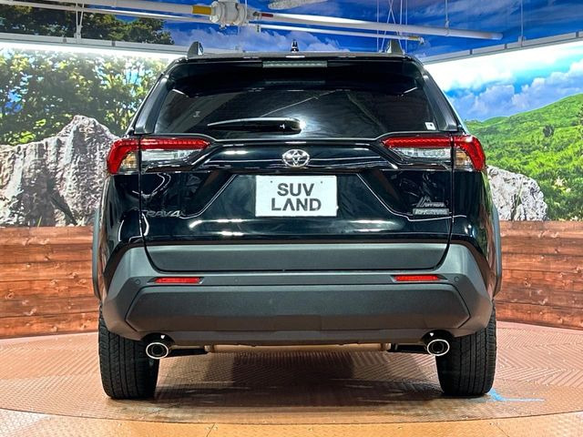 安心の最長10年・走行無制限保証(有償)をご用意。保証内容も充実はもちろん、無料点検&オイル交換や、年中無休の全国・24時間ロードサービスも付帯されておりますのでご安心下さい。