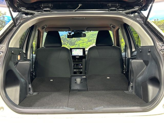 ���i�̂���������ʋ΁A���}���ɏ\���ȉ׎��X�y�[�X���m�ۂ��Ă���܂��B�Z�J���h�V�[�g��|���ƁA�傫�ȉו��̐ύڂ��\�ł���