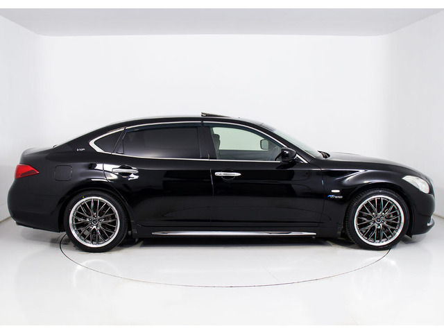 ★20インチホイール装着車両となります!!その他、お好きなアルミホイールへ変更も可能です!詳しくは当社スタッフまでお問い合わせ下さい!!