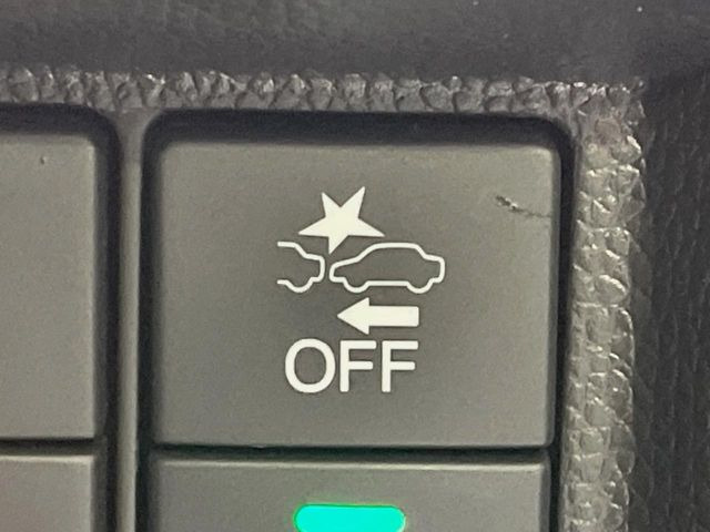 �y�z���_�Z���V���O�z���s���ɑO���̎ԗ�����F�����A�Փ˂������Ȏ��͌x��ƃu���[�L�ŏՓˉ���Ɣ�Q�y�����A�V�X�g�B�����S�Ƀh���C�u�����y���݂��������܂��B