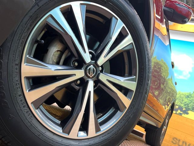 �y����18�C���`�A���~�z�C�[���z�O�ςɃ}�b�`���������A���~�z�C�[���𑕒����Ă���܂��B�e��ЊO�A���~�z�C�[����A�X�^�b�h���X�^�C�����戵�����Ă���܂��B���񂲑��k����������