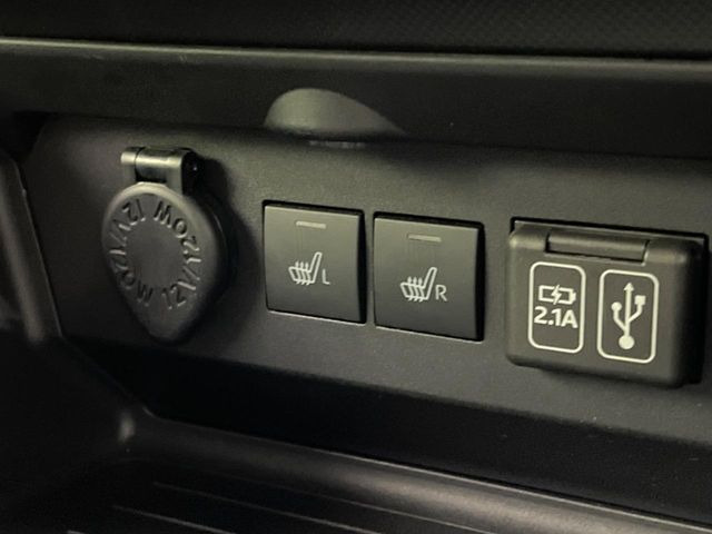 【シートヒーター】寒い日に重宝するシートヒーター!エアコンより早く温まってくれるので寒がりの人も安心ですね♪エアコンの温風は乾燥するから苦手、という方にもをおすすめです。