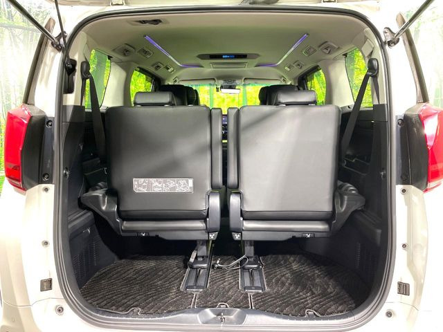 ���i�̂���������ʋ΁A���}���ɏ\���ȉ׎��X�y�[�X���m�ۂ��Ă���܂��B�Z�J���h�V�[�g��|���ƁA�傫�ȉו��̐ύڂ��\�ł���