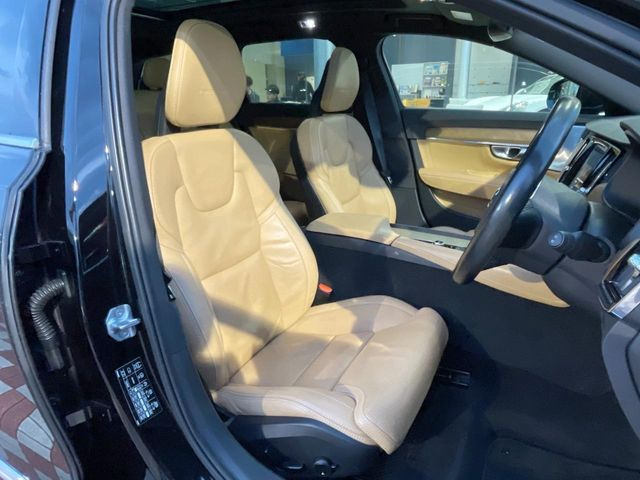 ●レザーシート:高級感漂うレザーシートは、使用感も少なく良好なコンディションを保っております!その他、気になる箇所がございましたらお気軽にお問合せ下さい!