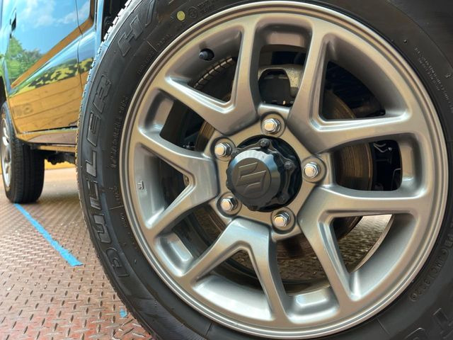 �y����16�C���`�A���~�z�C�[���z�O�ςɃ}�b�`���������A���~�z�C�[���𑕒����Ă���܂��B�e��ЊO�A���~�z�C�[����A�X�^�b�h���X�^�C�����戵�����Ă���܂��B���񂲑��k����������