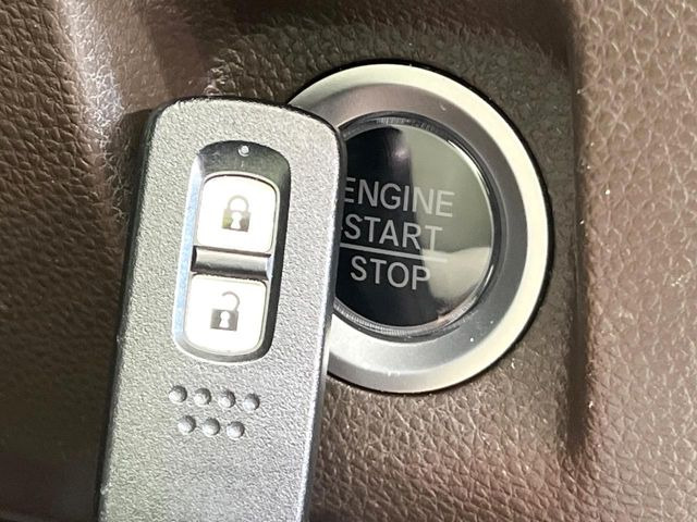 �yHonda�X�}�[�g�L�[�z�J�o����|�P�b�g�ɓ��ꂽ�܂܂ł��h�A�̎{���E�������\�ȃX�}�[�g�L�[�𑕔��B�G���W���̃I���E�I�t�����J�M�����o���K�v����������Ƃ��Ă��֗��ł���