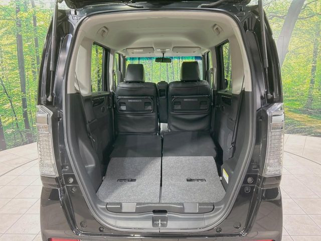 ���i�̂���������ʋ΁A���}���ɏ\���ȉ׎��X�y�[�X���m�ۂ��Ă���܂��B�Z�J���h�V�[�g��|���ƁA�傫�ȉו��̐ύڂ��\�ł���