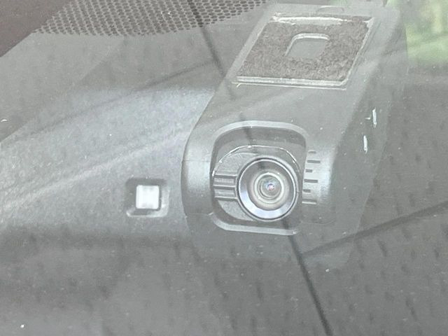 【ドライブレコーダー】ドライブレコーダー装備!走行中はもちろん、あおり運転や事故に遭遇した際、映像で記録し、万一のリスクに備えます。※記録用SDカードはお客様ご自身でご準備いただく必要があります。