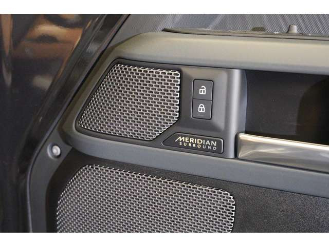 <オプション装備>・有償カラー:カルパチアングレイ・純正22インチ スタイル5098ホイール -22インチフルサイズスペアホイール・フィックスドサイドステップ