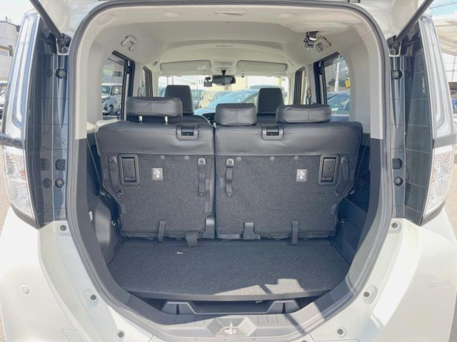 ���i�̂���������ʋ΁A���}���ɏ\���ȉ׎��X�y�[�X���m�ۂ��Ă���܂��B�Z�J���h�V�[�g��|���ƁA�傫�ȉו��̐ύڂ��\�ł���