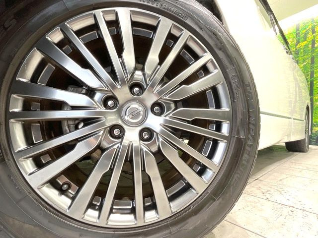 �y����18�C���`�A���~�z�C�[���z�O�ςɃ}�b�`���������A���~�z�C�[���𑕒����Ă���܂��B�e��ЊO�A���~�z�C�[����A�X�^�b�h���X�^�C�����戵�����Ă���܂��B���񂲑��k����������