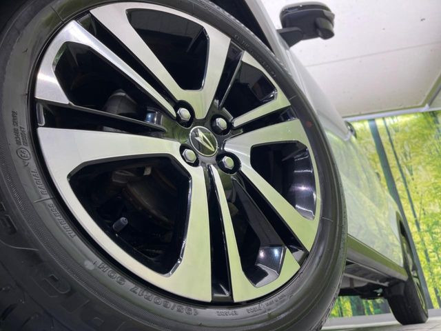 【純正17インチアルミホイール】外観にマッチした純正アルミホイールを装着しております。各種社外アルミホイールや、スタッドレスタイヤも取扱いしております。是非ご相談ください♪