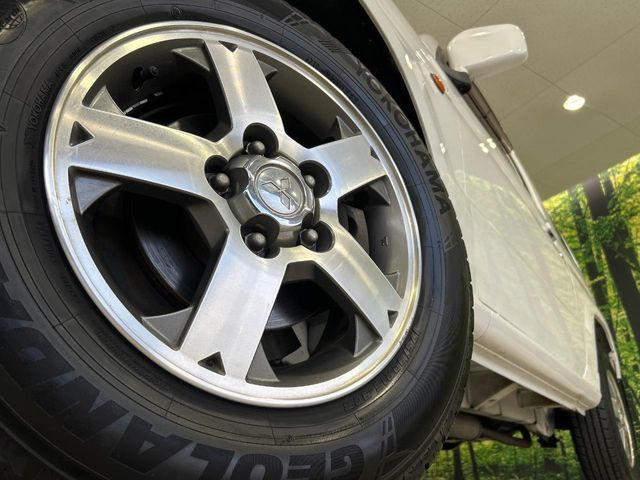 �y����15�C���`�A���~�z�C�[���z�O�ςɃ}�b�`���������A���~�z�C�[���𑕒����Ă���܂��B�e��ЊO�A���~�z�C�[����A�X�^�b�h���X�^�C�����戵�����Ă���܂��B���񂲑��k����������