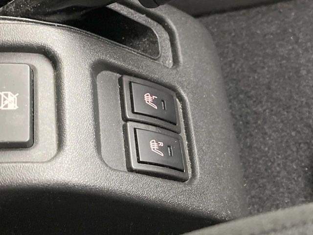 【シートヒーター】寒い日に重宝するシートヒーター!エアコンより早く温まってくれるので寒がりの人も安心ですね♪エアコンの温風は乾燥するから苦手、という方にもをおすすめです。