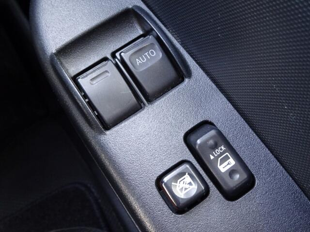 パワーウィンドウなので、窓の開閉もらくらくです!