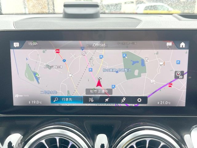 ●純正ナビ:一体感のあるナビは、高級感ある車内を演出してくれます。オーディオ機能も充実しておりますので、運転もより楽しめます♪