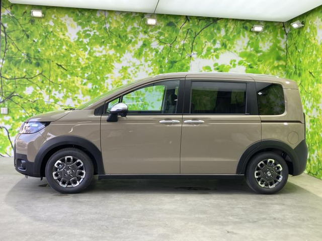 フリード1.5 ハイブリッド クロスター