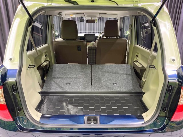 ���i�̂���������ʋ΁A���}���ɏ\���ȉ׎��X�y�[�X���m�ۂ��Ă���܂��B�Z�J���h�V�[�g��|���ƁA�傫�ȉו��̐ύڂ��\�ł���