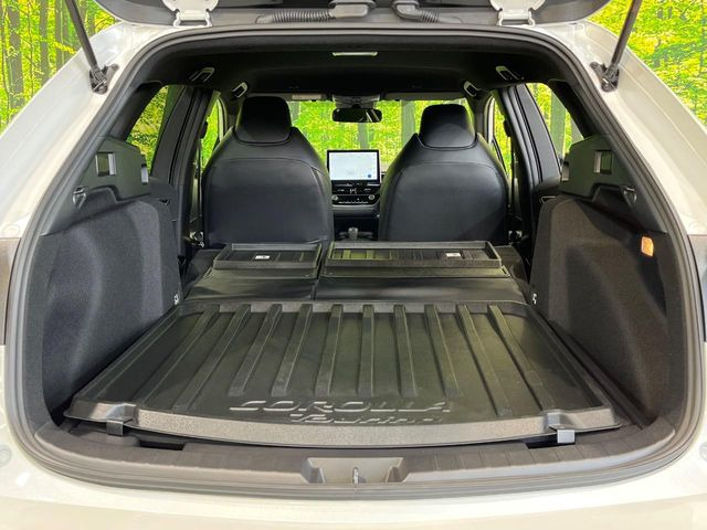 ���i�̂���������ʋ΁A���}���ɏ\���ȉ׎��X�y�[�X���m�ۂ��Ă���܂��B�Z�J���h�V�[�g��|���ƁA�傫�ȉו��̐ύڂ��\�ł���