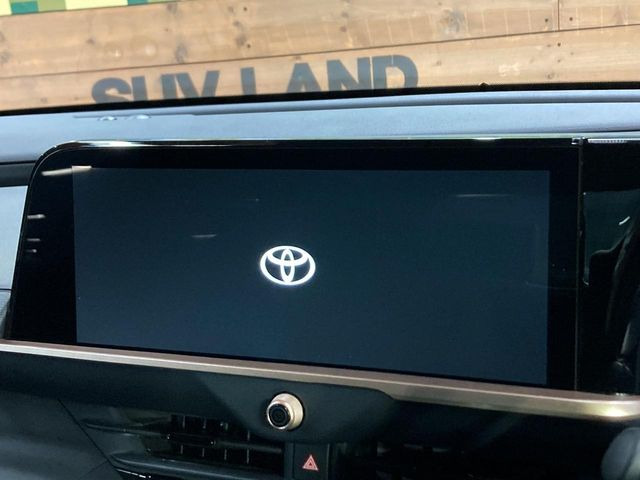 【12.3インチワイドナビ】高級感とインパクトのある大型ワイドナビを装備。各種オーディオ操作はもちろん、横長ワイド画面でのマップ2分割表示など、利便性も高いナビです♪