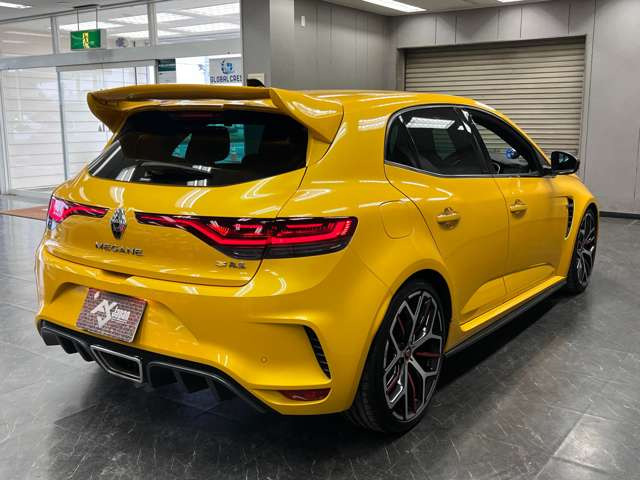 全てのお車が屋内にあるわけでは御座いませんので、来店前に事前連絡をお願い致します。