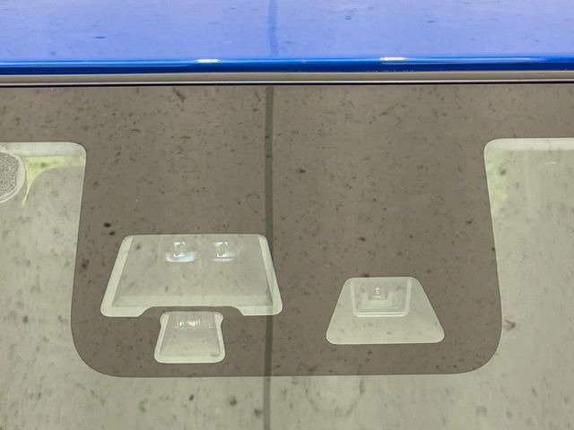 �y�G�}�[�W�F���V�[�u���[�L�z���s���ɑO���̎ԗ�����F�����A�Փ˂������Ȏ��͌x��ƃu���[�L�ŏՓˉ���Ɣ�Q�y�����A�V�X�g�B�����S�Ƀh���C�u�����y���݂��������܂��B