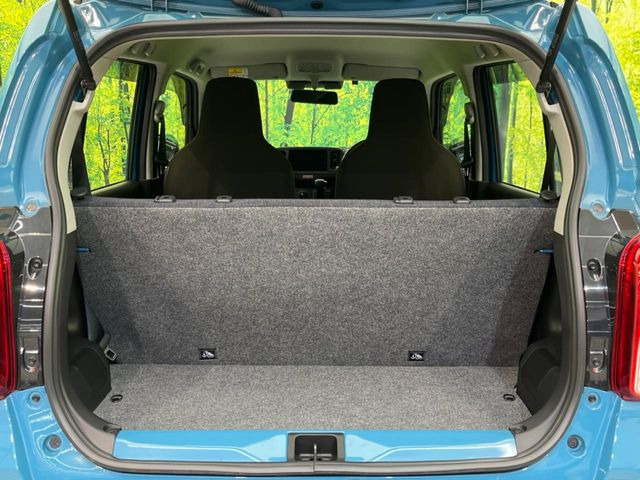 ���i�̂���������ʋ΁A���}���ɏ\���ȉ׎��X�y�[�X���m�ۂ��Ă���܂��B�Z�J���h�V�[�g��|���ƁA�傫�ȉו��̐ύڂ��\�ł���