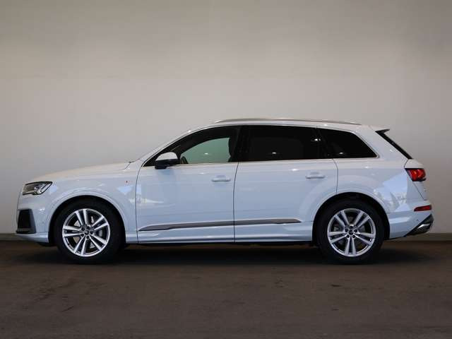 Q755 TFSI クワトロ Sライン 4WD