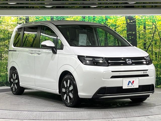 高透明度のガラス皮膜で撥水はもちろん、上質なツヤ・光沢を実現。紫外線や酸性雨から大切な愛車を保護し、色あせ・劣化を防止。「弾スプラッシュコート」、「弾プリミッサコート」からお選びいただけます。