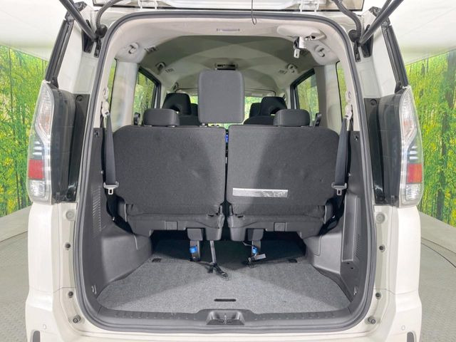 ���i�̂���������ʋ΁A���}���ɏ\���ȉ׎��X�y�[�X���m�ۂ��Ă���܂��B�Z�J���h�V�[�g��|���ƁA�傫�ȉו��̐ύڂ��\�ł���