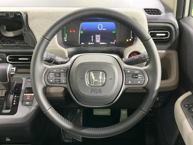 【アダプティブクルーズコントロール】高速道路での長距離走行が楽に!!自動で速度を保つクルーズコントロールが、衝突軽減システムと連携し、前方の車両を感知して車間を保つように速度調節してくれます!!