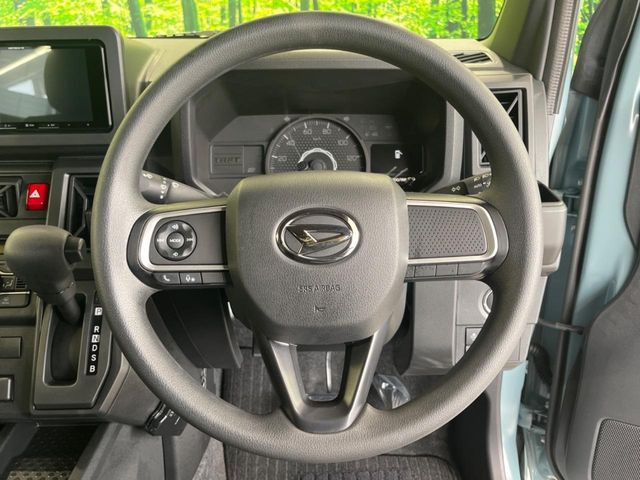 ステアリングも使用感が少なく、きれいな状態となっております♪