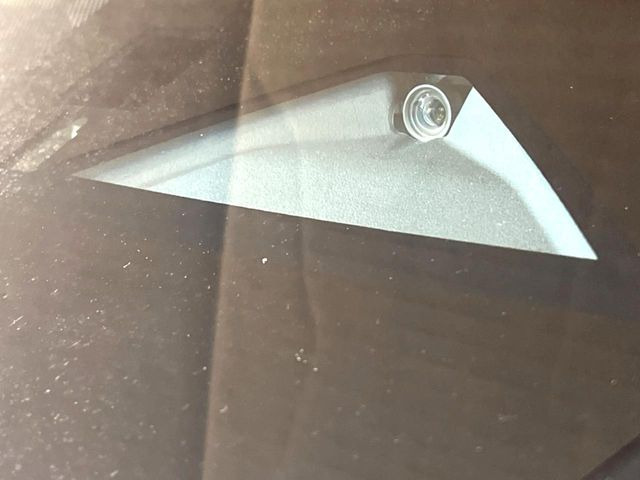 �y�X�}�[�g�u���[�L�T�|�[�g�z���s���ɑO���̎ԗ�����F�����A�Փ˂������Ȏ��͌x��ƃu���[�L�ŏՓˉ���Ɣ�Q�y�����A�V�X�g�B�����S�Ƀh���C�u�����y���݂��������܂��B